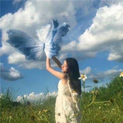 剧组工作人员深夜酒吧买醉，导演当场摔剧本，72小时持续发酵